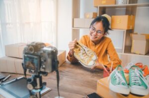 Mengulik Produk Lewat Review oleh Blogger: Perspektif Blogger Indonesia