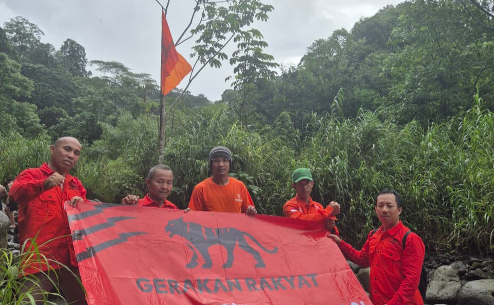 Di Atas Ketinggian Gunung Salak, Gerakan Rakyat Tegaskan Komitmen: Panji Berkibar, Semangat Tak Tergoyahkan