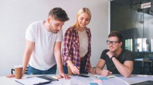 Blogger Review Produk: Strategi Promosi Modern yang Mampu Meningkatkan Kepercayaan Konsumen